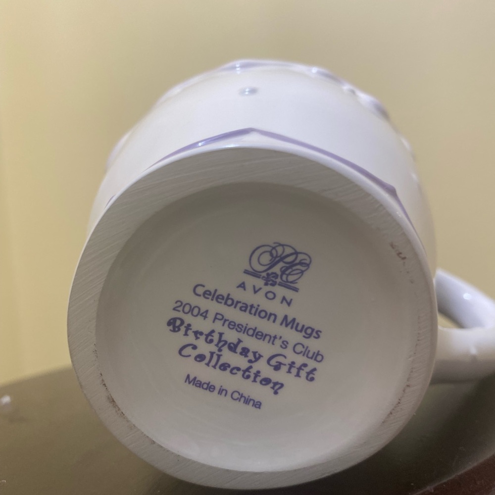 2004 Avon President's Club Mug
Birthday Gift Collection - Picture 5 of 5